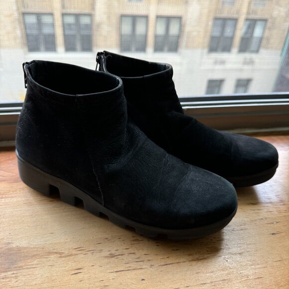 L'Amour Des Pieds Bootie Hadirat Black Nubuck Size 6.5 - Picture 1 of 9